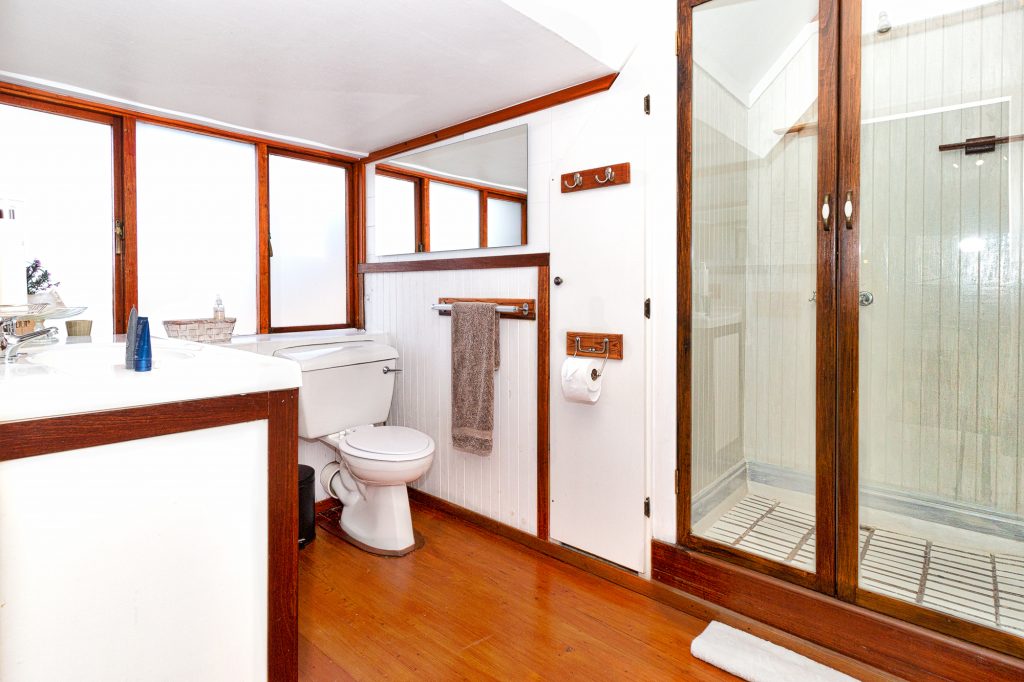 Parklane: Upstairs Image 3
